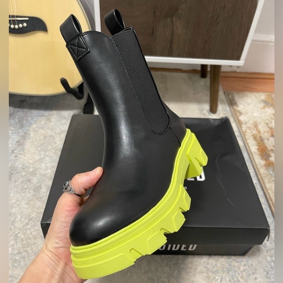 NIB Women Size 6 Contrast Sole Chunky Mid Ankle Boots In Black With Lime Soles - Picture 13 of 15